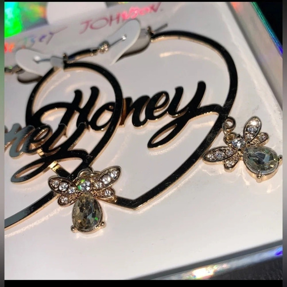 BETSEY JOHNSON SET Gold HONEY +  Bee Heart-Shaped Hoop Earrings & Necklace NWT - Picture 3 of 6
